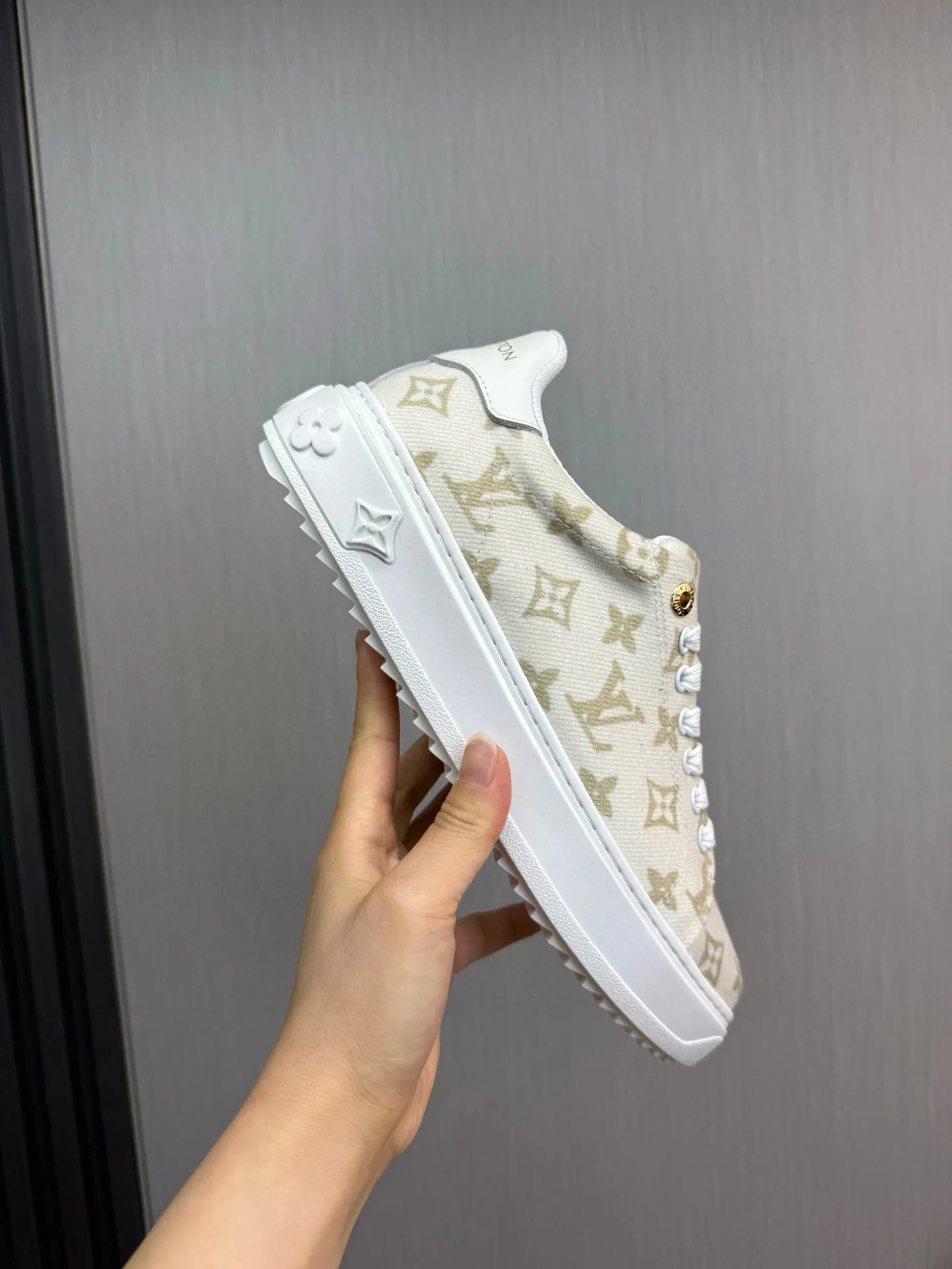 Factory price: 520💰LOUIS VUITTON [Louis VUITTON] The new trendy Lv is on the market🎁, casual and fashionable men's shoes👟The upper is made of imported original fabric + cowhide mesh lining, the original wear-resistant rubber outsole, the version is simple and elegant, exclusive for trendy men. Code number: 38-44, customized 45, 46